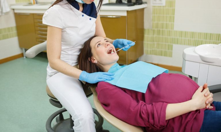 Можно ли удалять зуб во время беременности: насколько это опасно для беременной и плода?