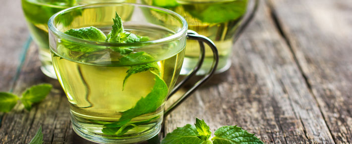 Мята при грудном вскармливании: можно ли кормящей маме мятный чай?