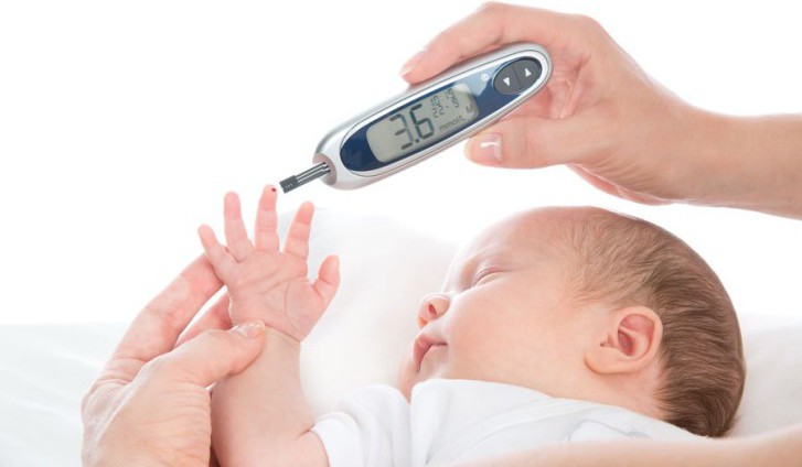 Низкий сахар у новорожденного в крови: причины гипогликемии, чем чревато состояние?