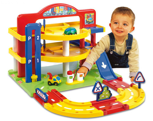 Подарок мальчику на 2 года: что подарить ребенку на день рождения?