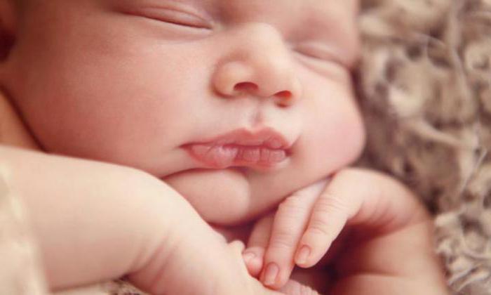 Ребенок храпит во сне, сопит носом: почему и что делать (Комаровский)