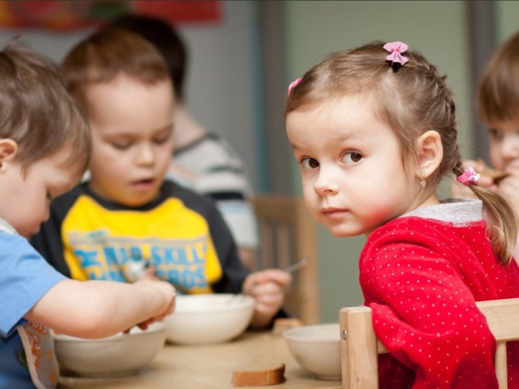 Ребенок не ест в садике, что делать: советы детского психолога, как приучить кушать в саду