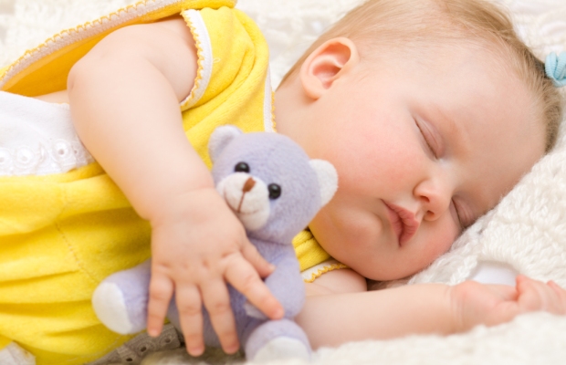 Ребенок спит по 30-40 минут: в чем причины, что делать, каково мнение Комаровского?