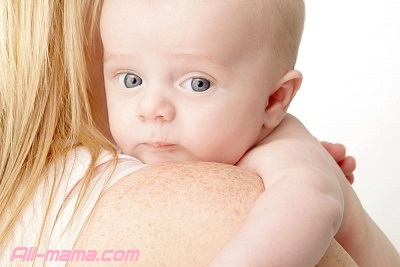 Рвота у грудничка после кормления: как отличить от срыгивания у новорожденного