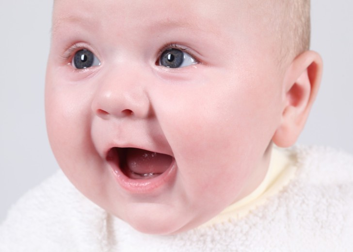 У ребенка постоянно открыт рот: почему это происходит и по какой причине малыш не закрывает его?