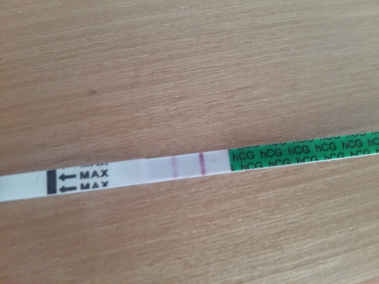 Вторая полоска на тесте бледная: что это значит, наступила ли беременность?