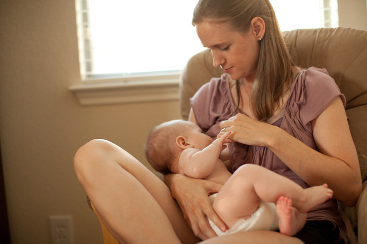 Зрелая лактация: когда устанавливается, как расцедить грудь и молоко после родов