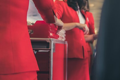 Стюардесса назвала непригодную для обеда в самолете еду