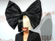 Совершенно секретно: звезды, скрывавшие свою личность, – Бэнкси, Sia и другие