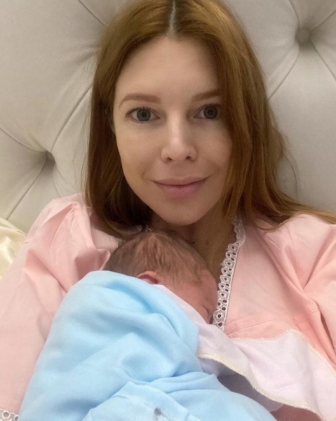 Наталью Подольскую выписали из роддома после вторых родов