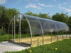 Преимущества теплиц из сотового поликарбоната в Красноярске