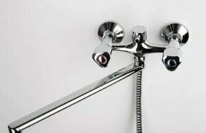 Чем удобен длинный излив в смесителе для ванной