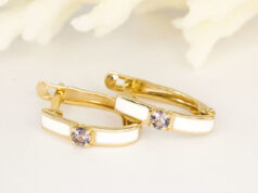 Золотые серьги – отличный вариант подарка для девушки