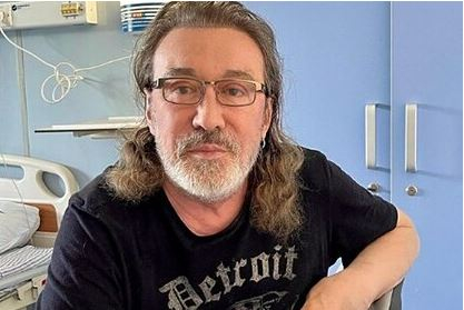 Заболевший коронавирусом музыкант Владимир Кузьмин перестал выходить на связь
