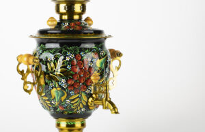 Любителям чаепития и русских традиций обязательно нужно обзавестись электрическим самоваром