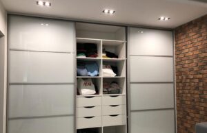 Каким должен быть идеальный шкаф купе? Советы по наполнению и дизайну