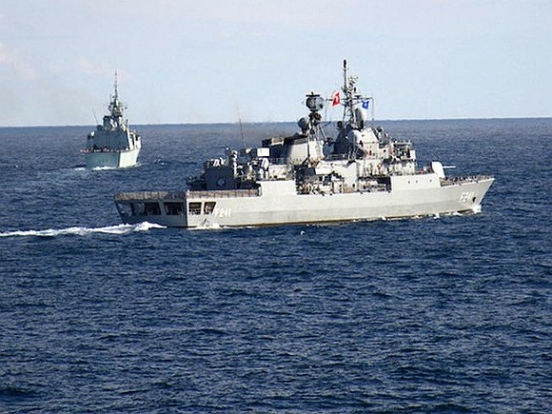 Вооруженный ракетами французский фрегат вошел в Черное море (видео)