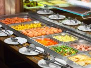 Откуда взялось понятие «шведский стол». История и современность