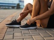 Современные модели женских кроссовок: сочетание спорта и стиля