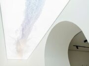 Декоративные потолки для маленьких пространств: оптические иллюзии и хитрости