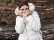 Как правильно ухаживать за зимней верхней одеждой: советы по уходу за пуховиками, шубами и дубленками