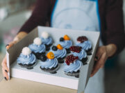 Удобство доставки десертов: сладкое наслаждение на пороге