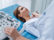 УЗИ сосудов шеи: диагностика и профилактика заболеваний