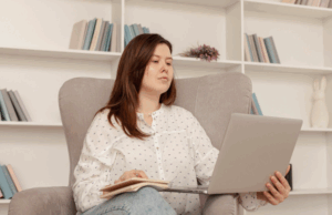 Когда нужна помощь психолога: признаки, причины и пути решения